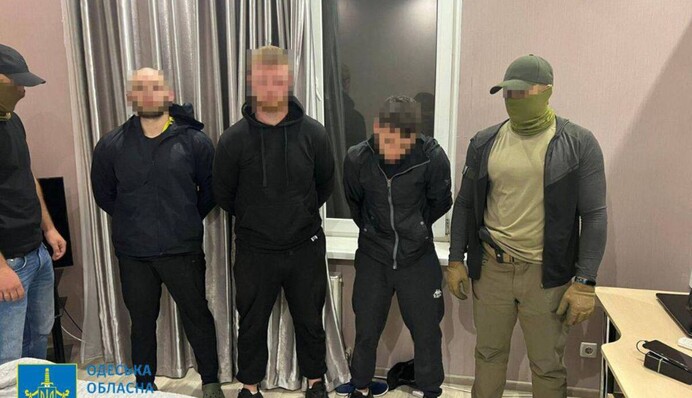 Переслідували та погрожували розправою: викрили групу, що вимагала у військового 400 тис. грн нереального боргу