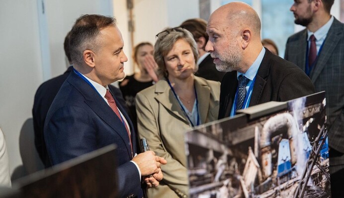 У Брюсселі відкрилась фотовиставка «Битва за світло» про героїзм українських енергетиків