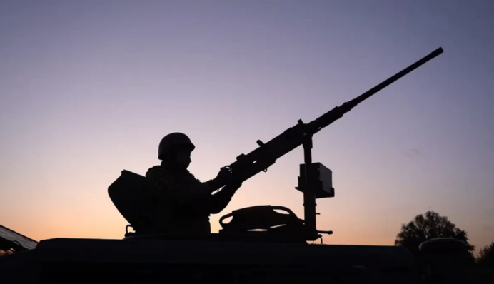 Через російську атаку в Києві отримав пошкодження багатоквартирний житловий будинок