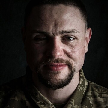 "Ми побачили, що він міцно тримав його у долоні ― свій хрест": загиблий за Україну ірландець вразив побратимів