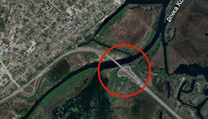 На Херсонщині знищено міст в районі Олешек