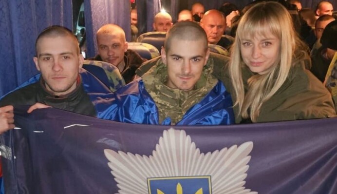 Допомагали мешканцям Маріуполя: історія двох поліцейських,  звільнених з російського полону