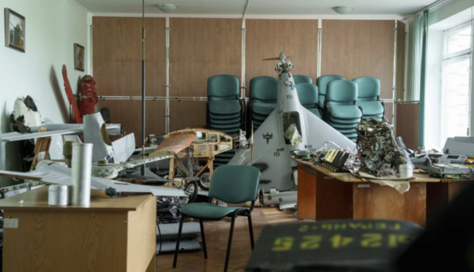 Технологічні компанії видалили акаунти заводу РФ, який змушував іноземних жінок збирати дрони