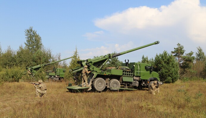 Франція передасть Україні артсистеми Caesar за гроші із заморожених активів РФ