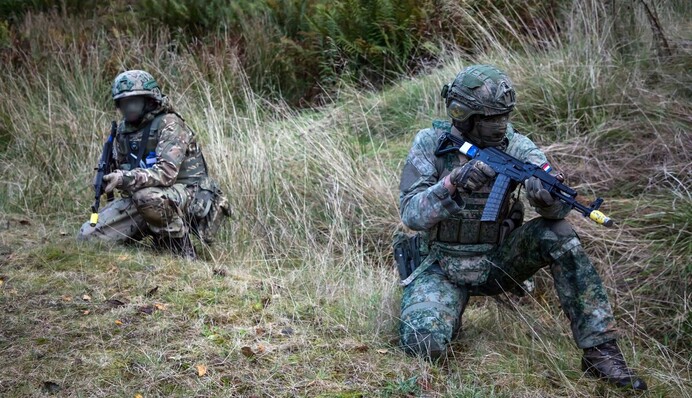 В Генштабе показали, как инструкторы из Нидерландов готовят украинских бойцов