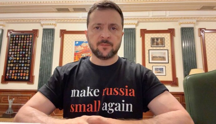 Захарова впала в истерику из-за футболки Зеленского и получила ответ