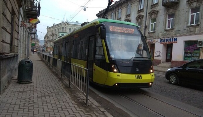 У Львові діди через російську мову влаштували бійку у трамваї