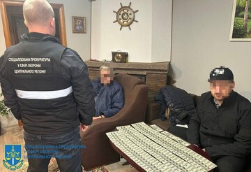 У працівників київського ТЦК знайшли понад 1 млн доларів, "зароблених" на ухилянтах