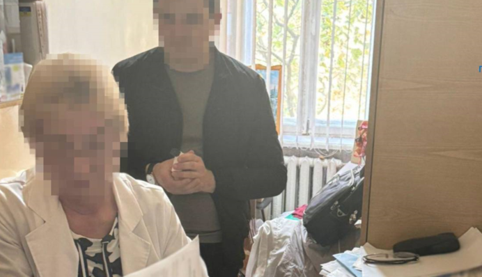 Обіцяла вплинути на МСЕК: у Львові затримали лікарку з 2 млн гривень