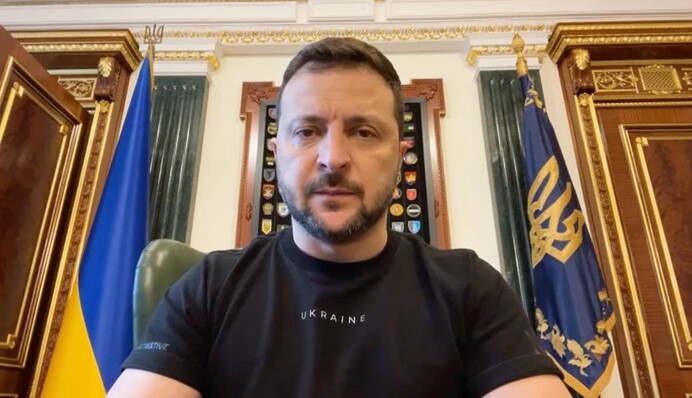 Зеленский распорядился раздать украинцам по 1000 грн