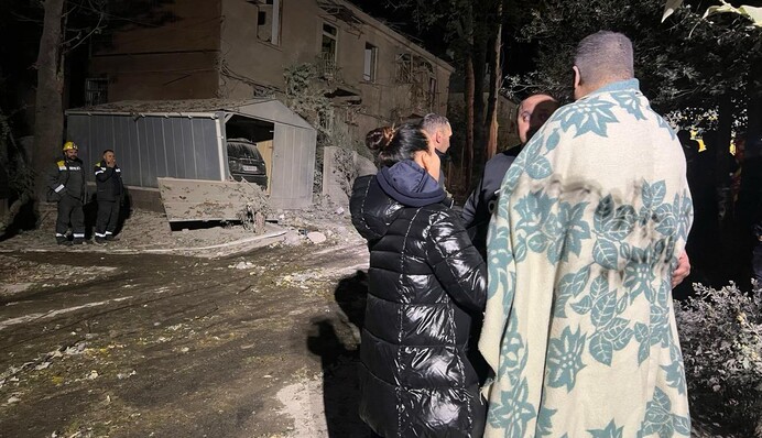 В Днепре российская ракета убила жену и дочь полицейского