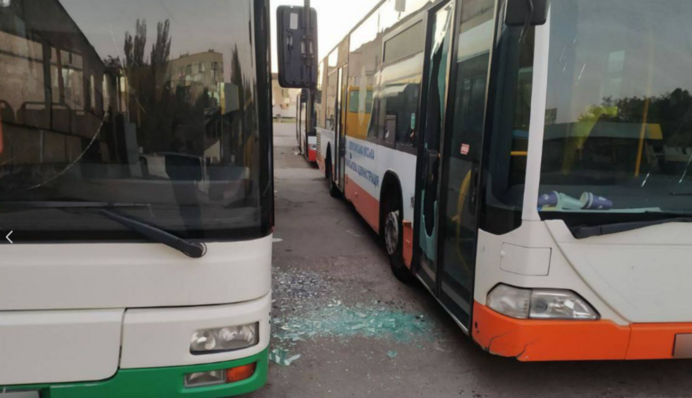 РФ атаковала коммунальное транспортное предприятие Херсонского горсовета: какие последствия