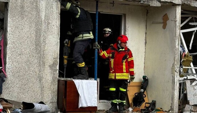 У Харкові з-під завалів дістали тіла чоловіка та підлітка