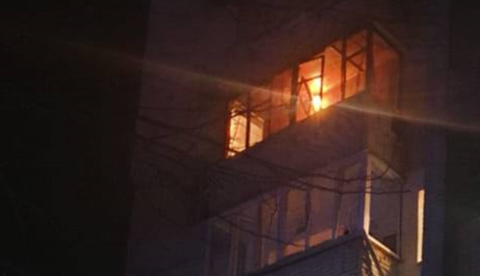 У Сумах ворожий дрон влучив у багатоповерхівку: у прокуратурі показали наслідки