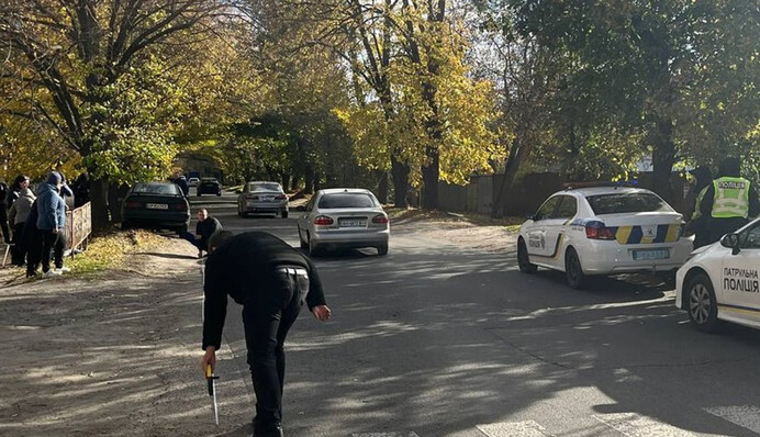 В Днепре автомобиль сбил двух школьников, один из которых погиб на месте
