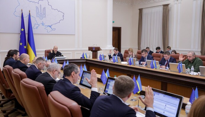 Шмигаль анонсировал масштабную программу зимней поддержки украинцев