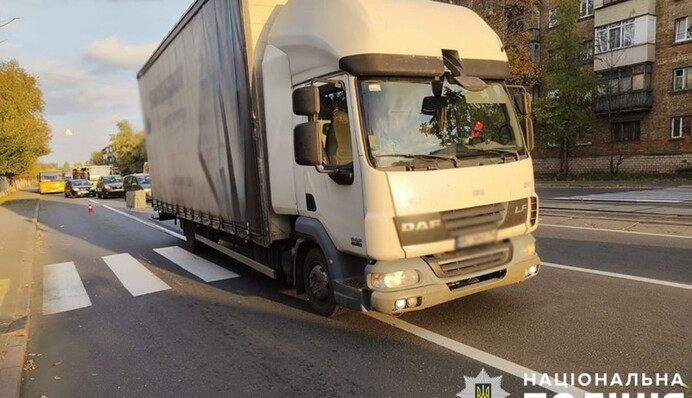 У Києві 20-річний водій вантажівки насмерть збив на пішоході жінку