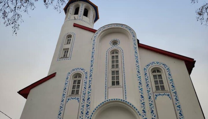 Оккупанты в Мариуполе решили «переделать» единственный храм в мире, полностью расписанный петриковской росписью