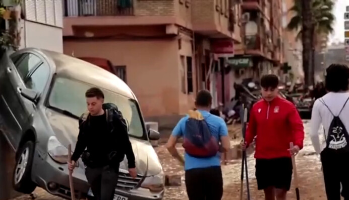 В Испании почти сотня человек пропали без вести из-за масштабных наводнений