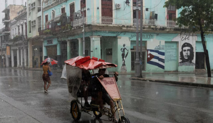 ​10-мільйонне населення лишилося без електрики: на Кубу обрушився ураган