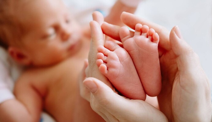 В Україні хочуть у кілька разів збільшити виплати при народженні дитини