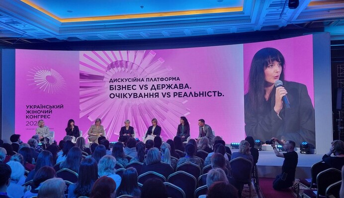 Все більше жінок у шахтах та металургійних вишах: як війна змінила ґендерні ролі в Україні