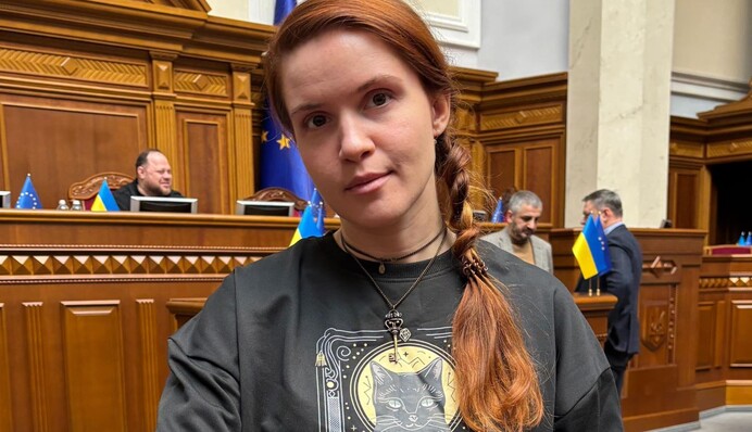 Развратная Марьяна: сеть повеселил неожиданный пост Безуглой