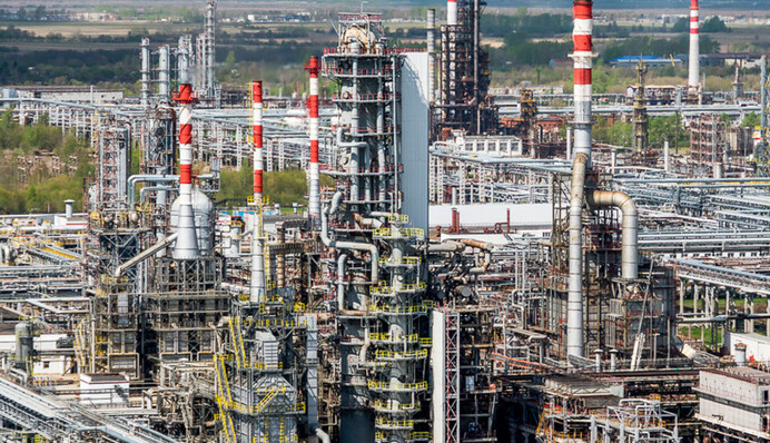 В РФ остановили работу три нефтеперерабатывающих завода: в чем причина