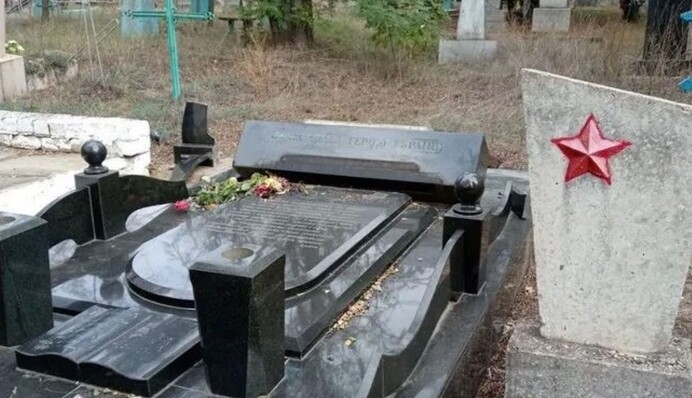 В Херсонской области россияне начали уничтожать могилы украинских защитников