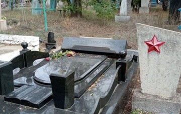 На Херсонщині росіяни почали знищувати могили українських захисників