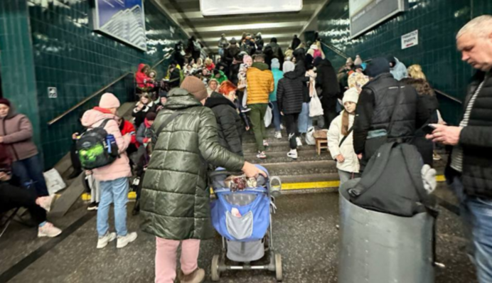 В столичном метро коллапс на фоне угрозы массированной ракетной атаки РФ