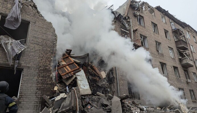 Спасатели показали последствия российского удара по многоэтажке в Кривом Роге
