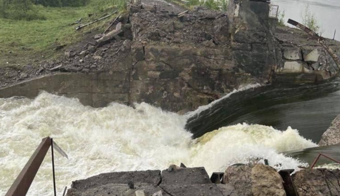 Несе загрозу для жителів Донеччини: росіяни пошкодили греблю водосховища