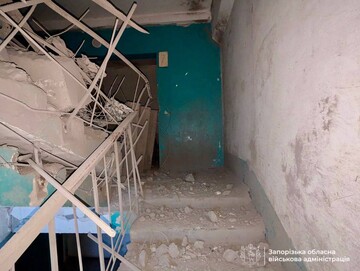 Авіаудар по Запоріжжю: рятувальники деблокували двох людей
