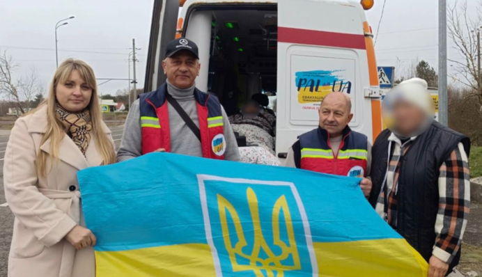 Больные пенсионеры выезжают из оккупированных районов в Украину, - омбудсмен