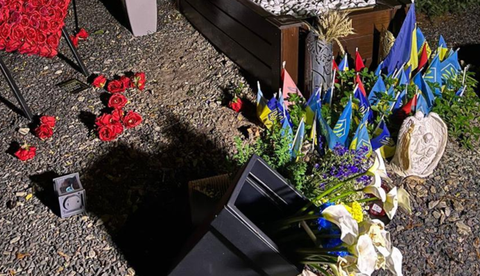 Наруга над могилами Героїв у Києві: прокуратура завершила розслідування