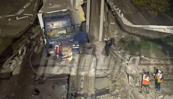 В анексованому Криму впав міст з транспортом: що відомо
