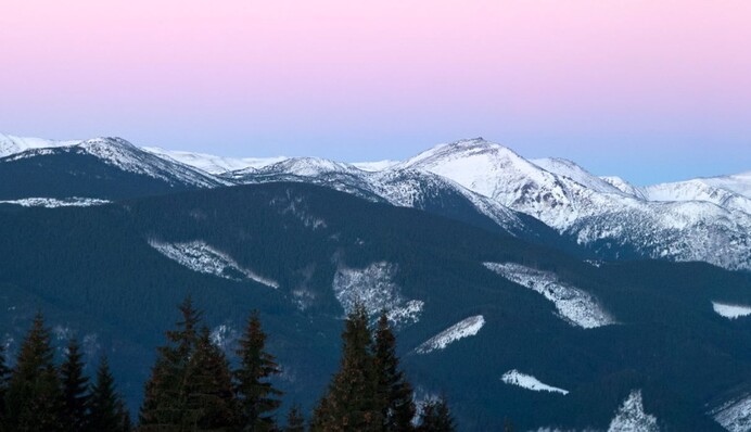 Невероятная красота: появилось впечатляющее фото заснеженных Карпат в ноябре