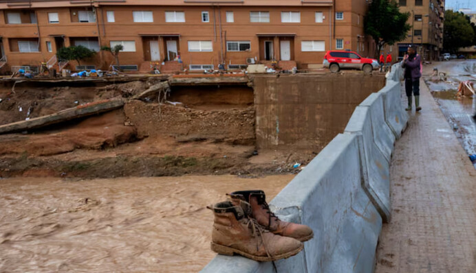 Масштабные наводнения в Испании: в пострадавших районах отменили красный уровень опасности