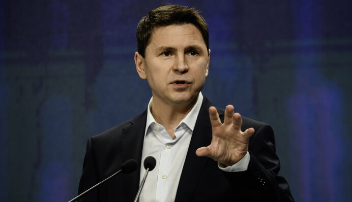 "Займатися цим немає сенсу": Подоляк про створення Україною ядерної бомби