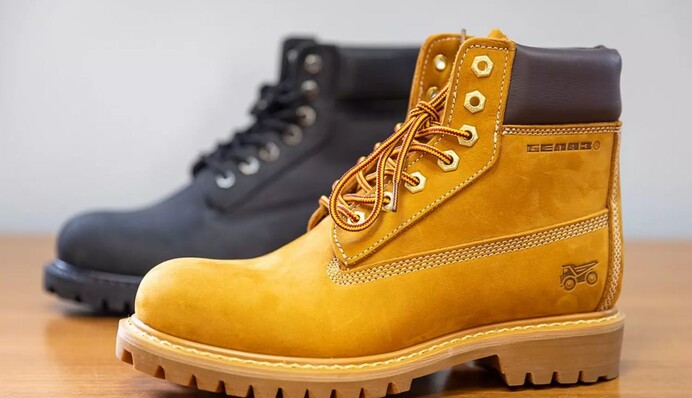 Силовики Лукашенко начали задерживать людей за шутки про обувь