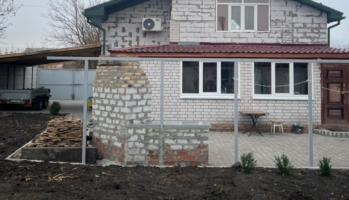 Змушував підлеглих зводити будинки: ДБР затримало командира військової частини