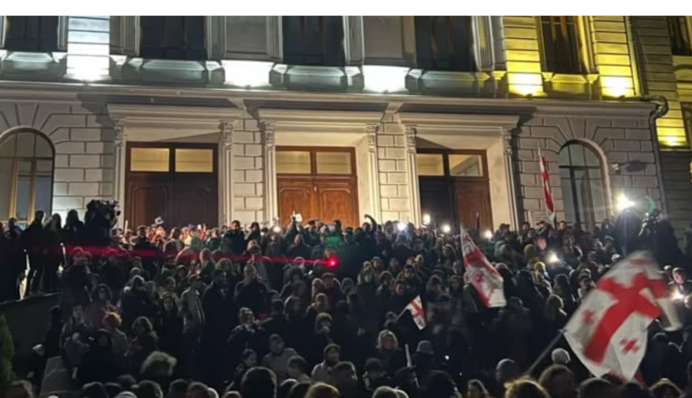 У Тбілісі студенти вийшли на протест проти результатів виборів: мобілізовано поліцію