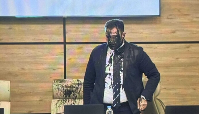 «Ты - черное пятно»: в Грузии на фоне объявления окончательных итогов выборов произошел инцидент с краской