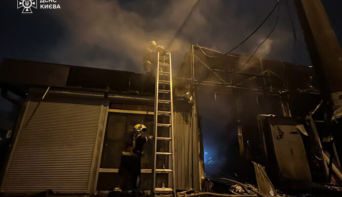 На столичном рынке горел павильон - есть пострадавшие