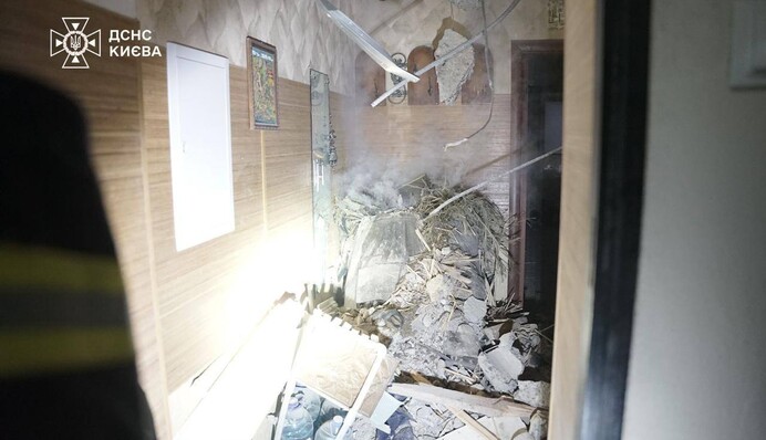 Российский удар по Киеву: спасатели показали последствия