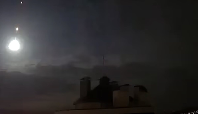 Оккупанты попали баллистикой в ​​многоквартирный дом в Сумах