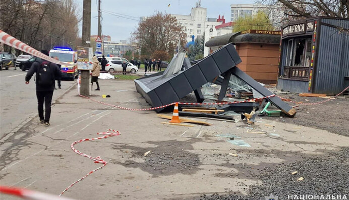 В Хмельницком нетрезвый водитель въехал в автобусную остановку: погибли три женщины