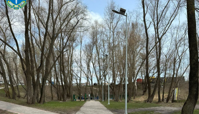 На Троещине в Киеве украли деньги при установке освещения