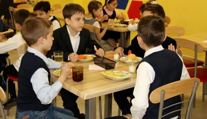 В украинских школах бесплатное питание будет для всех учащихся